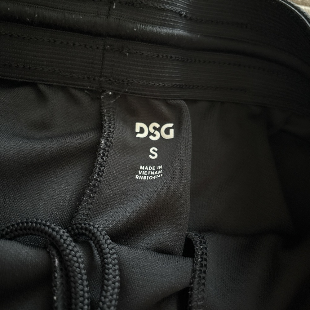 {DSG} Women’s Basketball Shorts size small - Picture 3 of 4